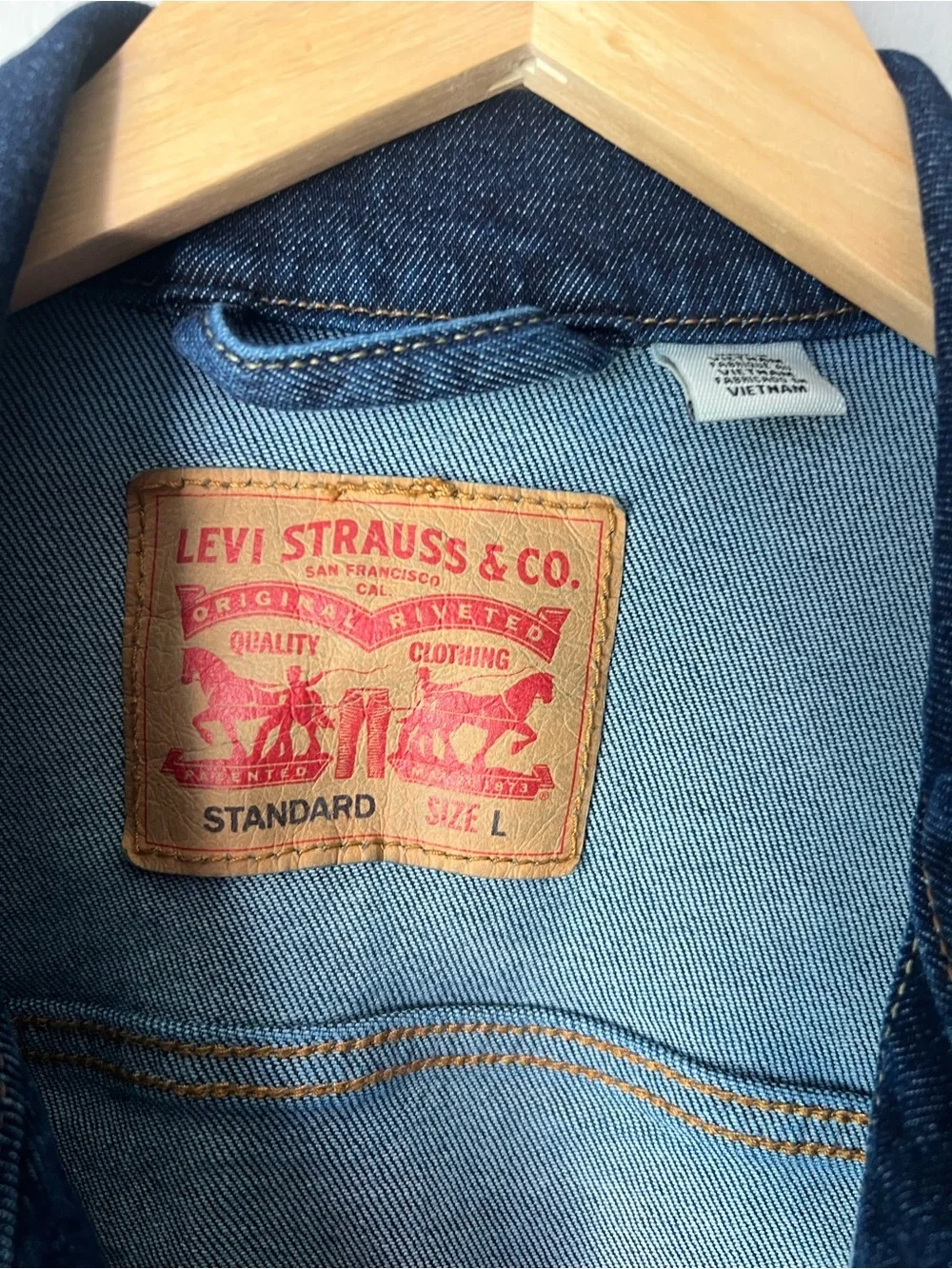 Levi's Men's Indigo Denim Trucker Jacket Size L PRE-OWNED